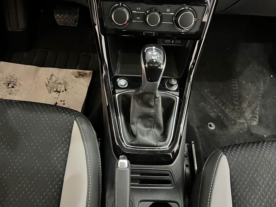 Volkswagen Tacqua 2021 car image #15