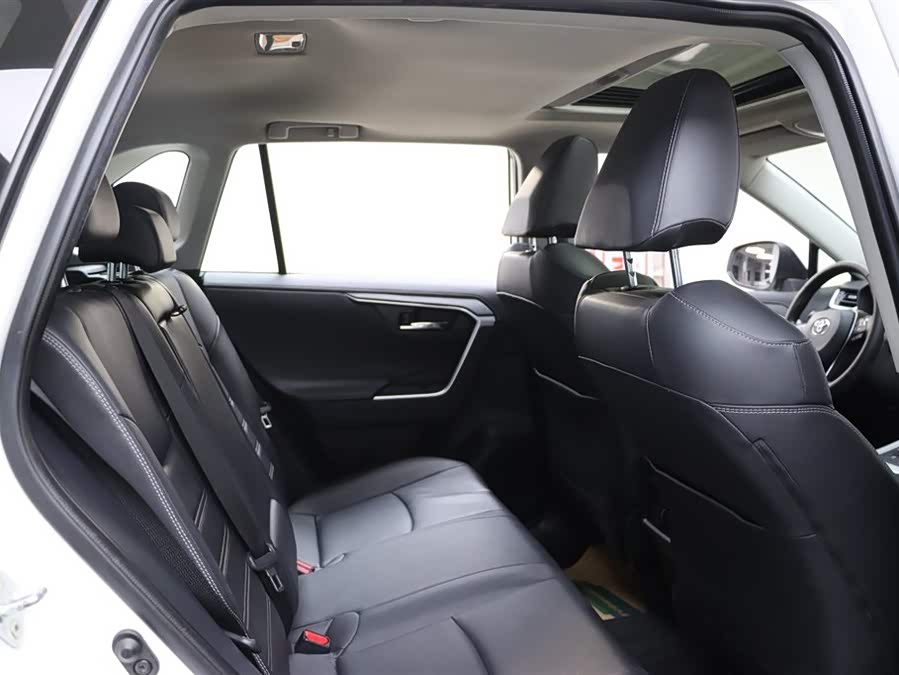Toyota RAV4 2020 car image #15