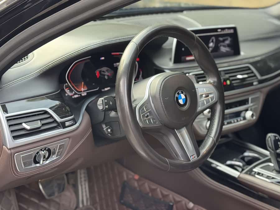 BMW 7 Series 2019 car image #15