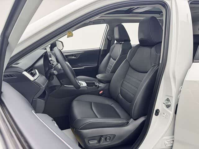 Toyota RAV4 2024 car image #15