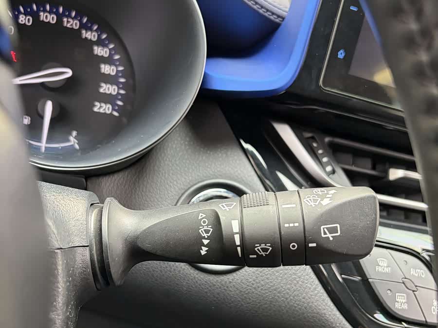 Toyota C-HR 2018 car image #15