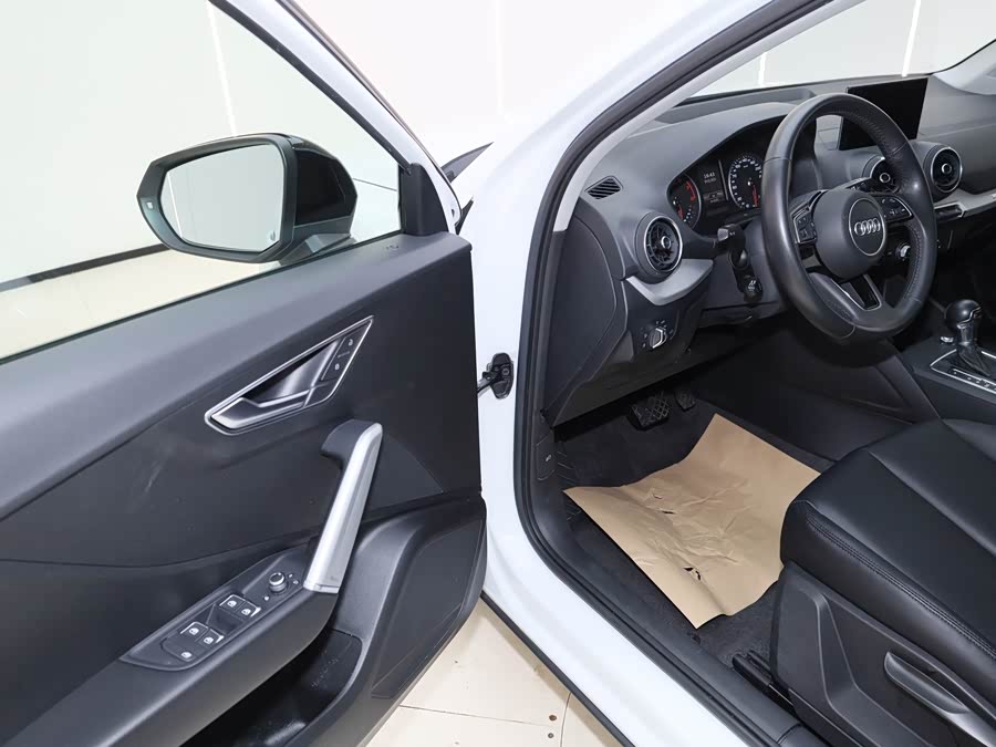 Audi Q2L 2021 car image #15