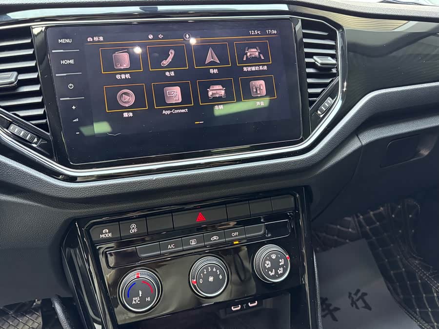 Volkswagen T-Roc 2021 car image #15