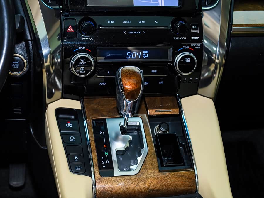 Toyota Alphard 2018 car image #15