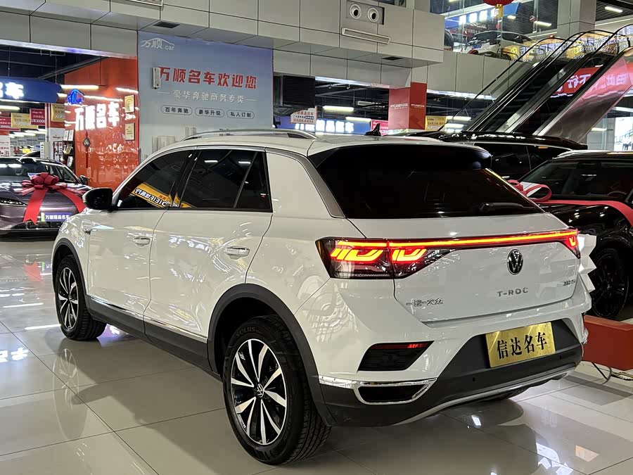 Volkswagen T-Roc 2025 car image #15