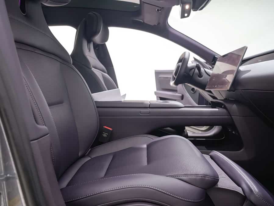 Avatr 06 2025 car image #15