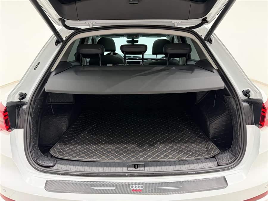 Audi Q3 2022 car image #15