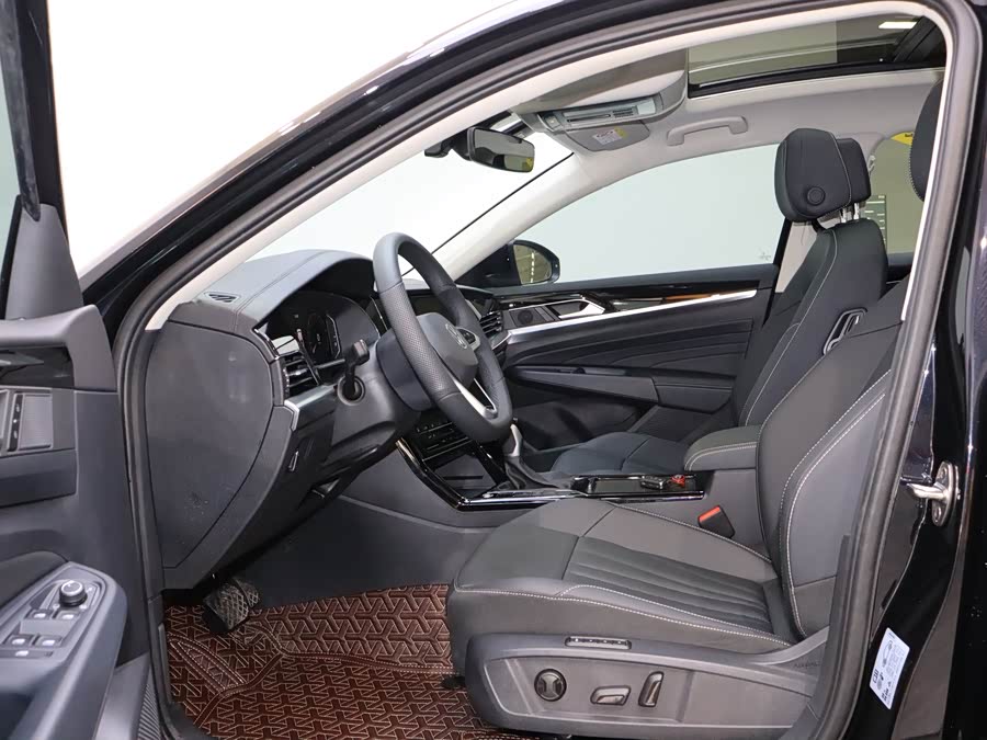 Volkswagen Passat 2025 car image #15