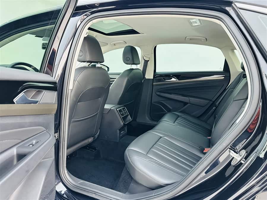 Volkswagen Passat 2020 изображение автомобиля #15