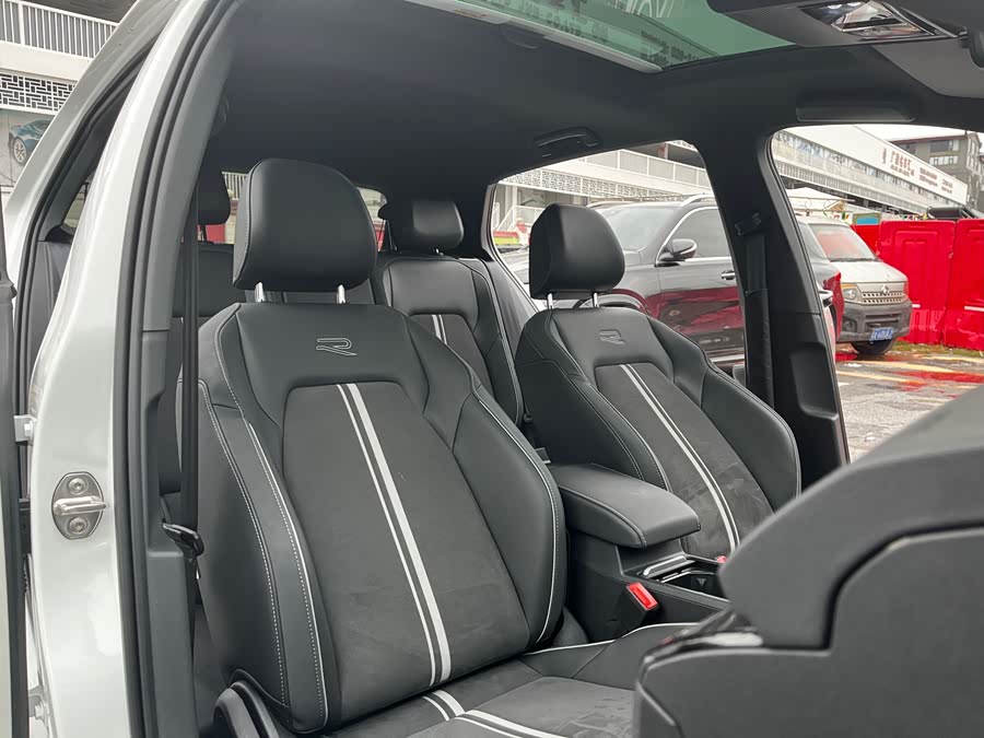 Volkswagen Golf 2024 car image #15