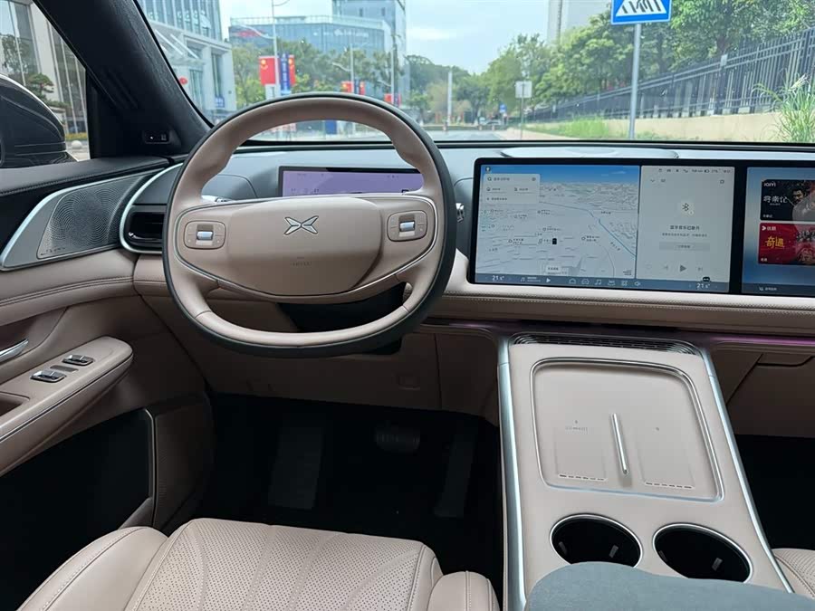 Xpeng G9 2025 صورة سيارة #15