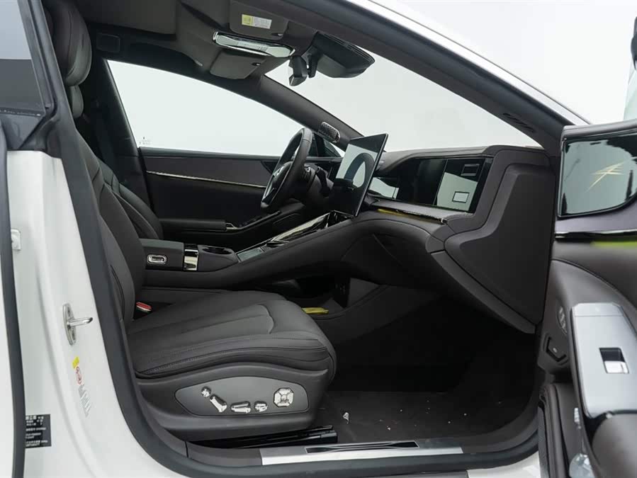 Denza Z9 2024 car image #15