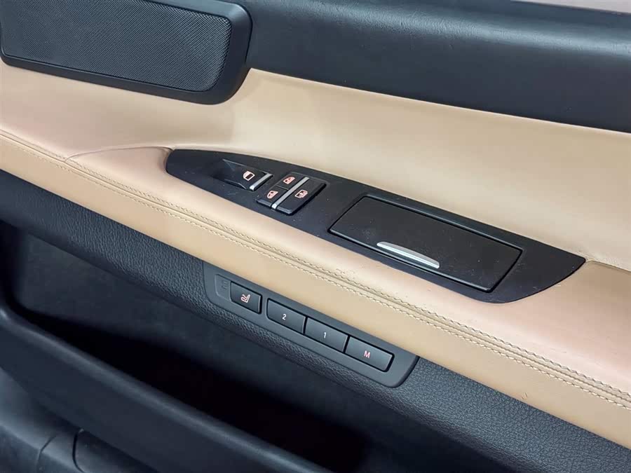 BMW 7 Series 2012 صورة سيارة #15