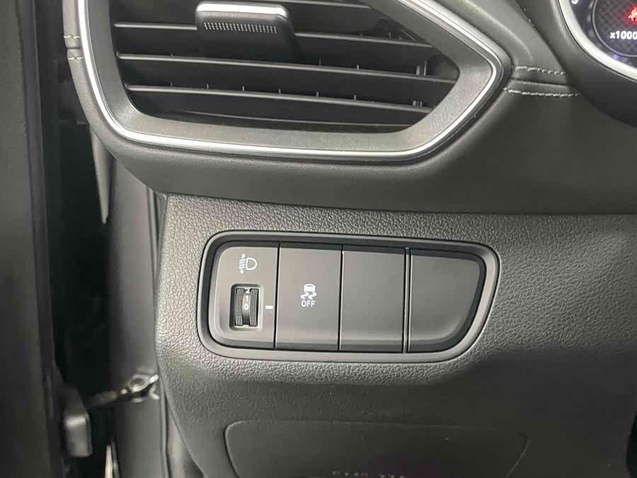 Hyundai Santa Fe 2021 car image #15