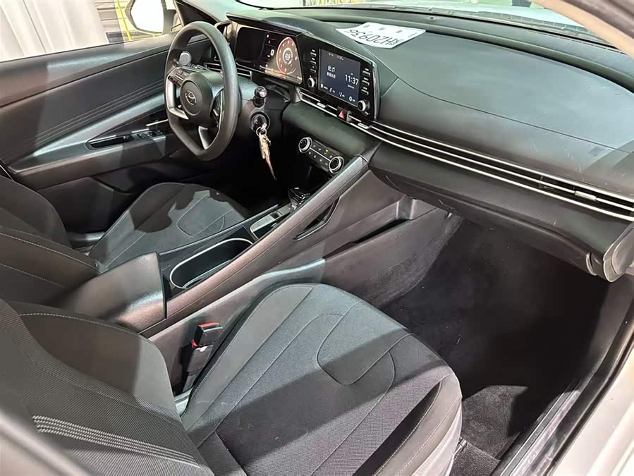 Hyundai Elantra 2021 immagine di auto #15