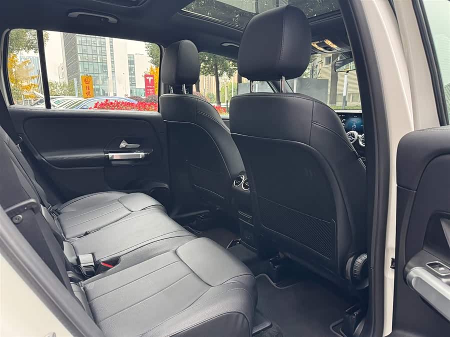 Mercedes-Benz GLB Class 2023 immagine di auto #15