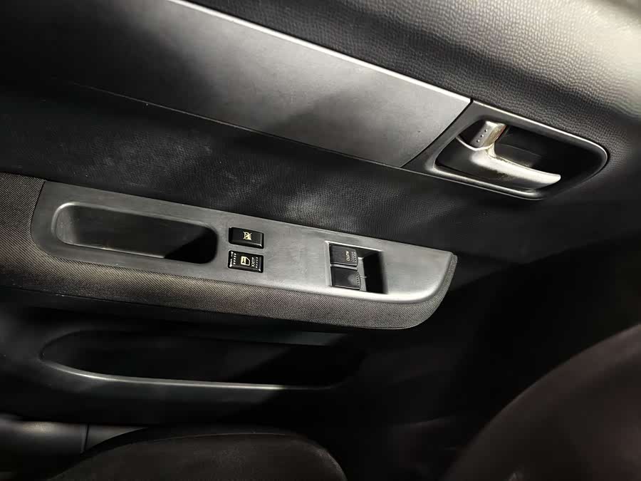 Suzuki Swift 2011 car image #15
