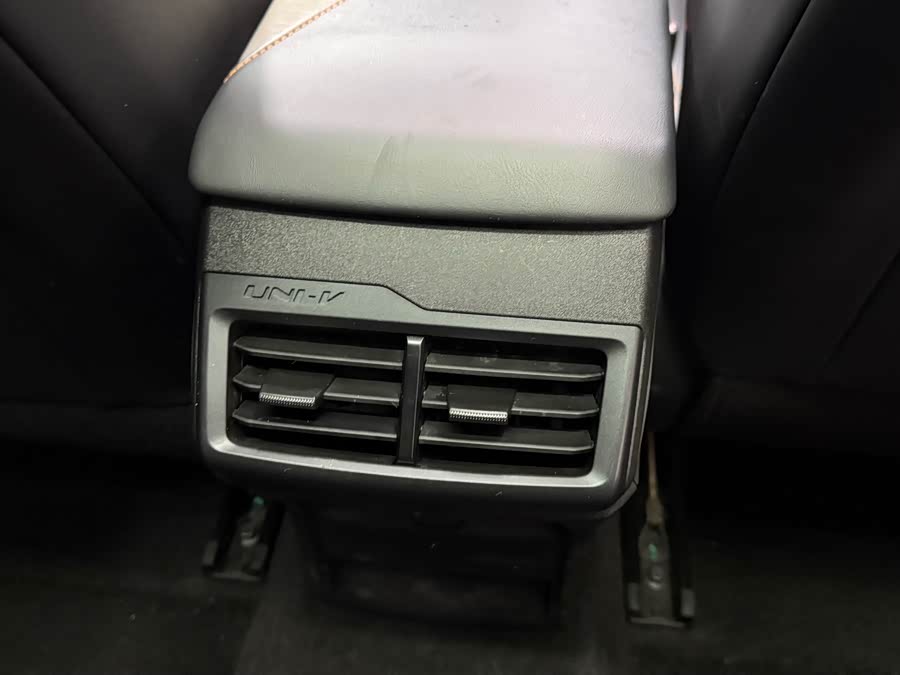 Changan UNI-V 2023 صورة سيارة #15