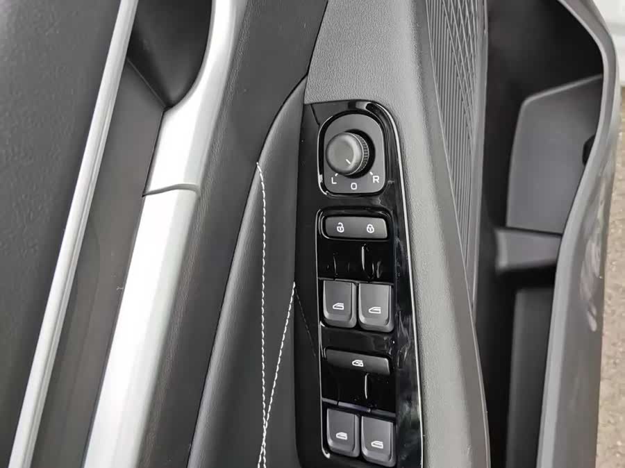 Emgrand 2021 car image #15