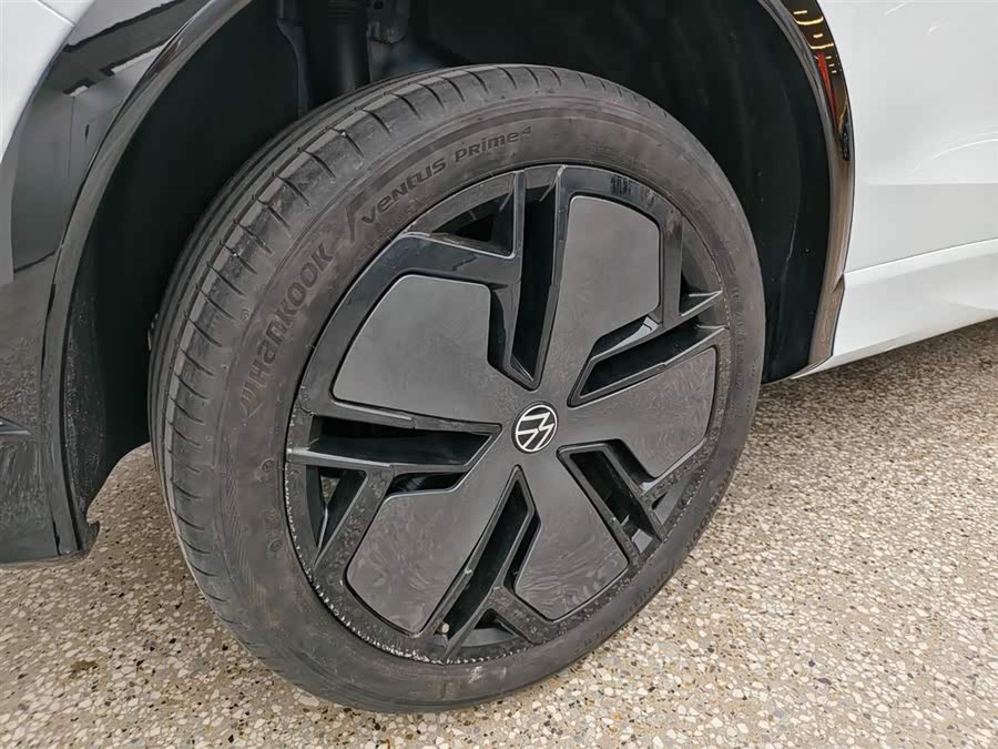Volkswagen Tiguan L 2024 car image #15