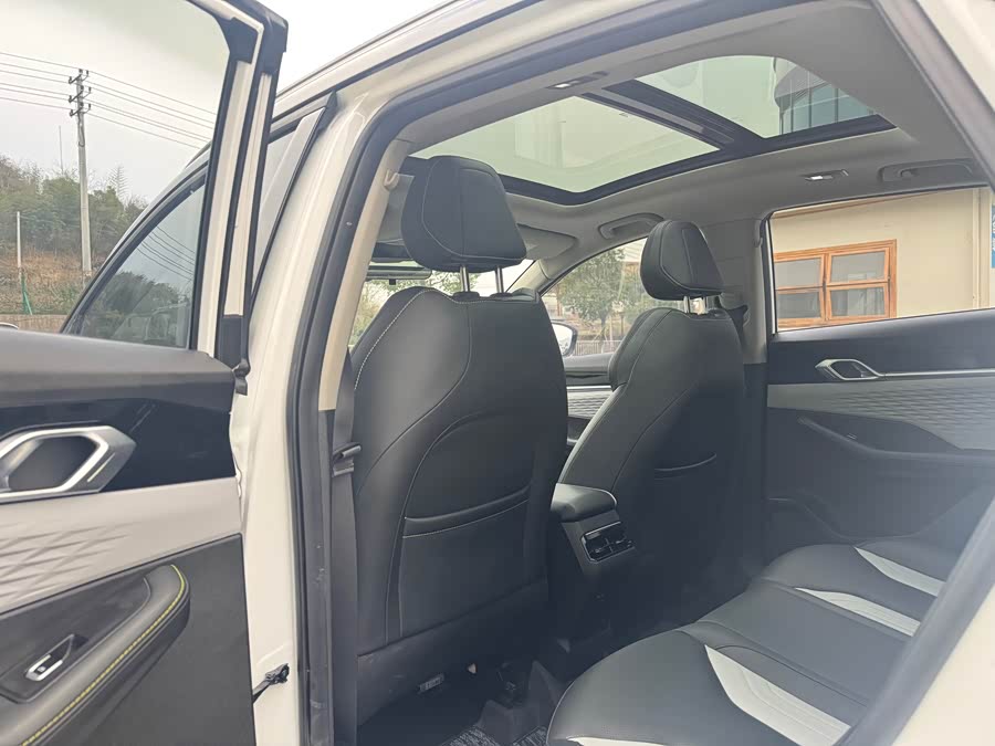 GEELY Coolray 2023 car image #15