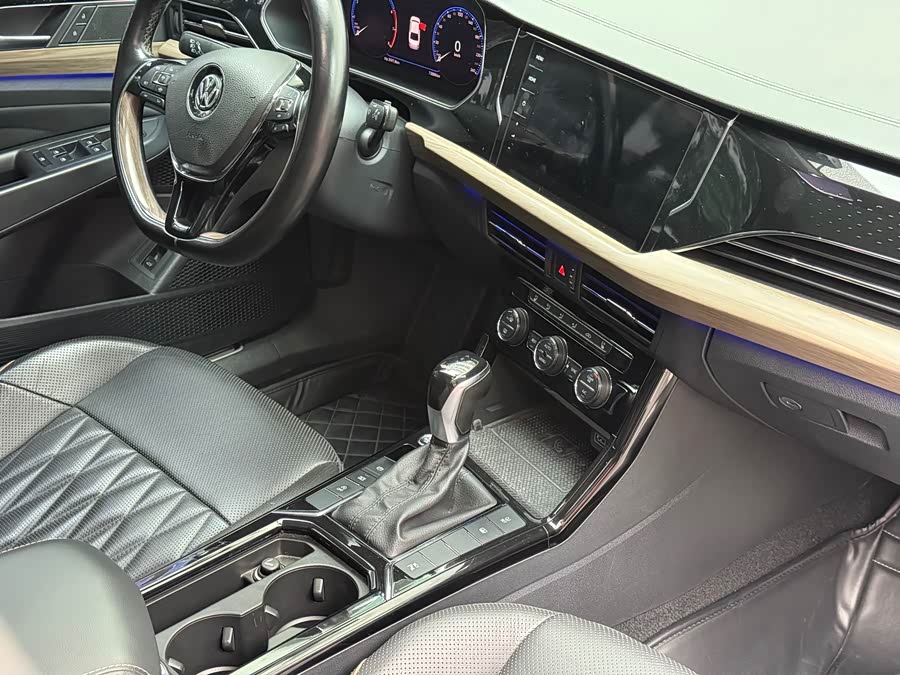 Volkswagen Passat 2018 car image #15