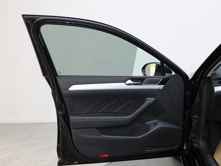 Volkswagen Magotan 2025 immagine di auto #15