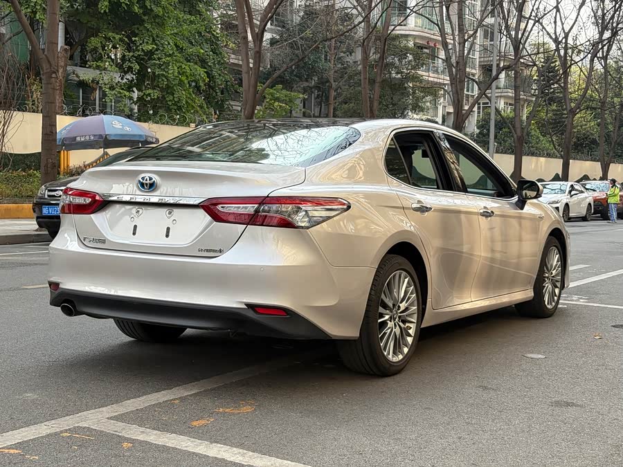 Toyota Camry 2019 immagine di auto #15