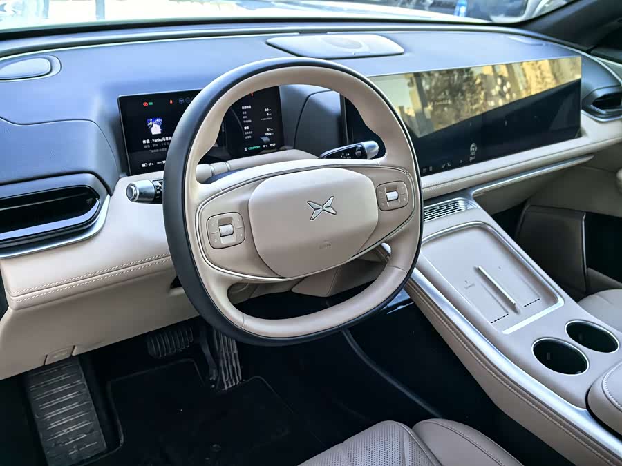 Xpeng G9 2025 صورة سيارة #15