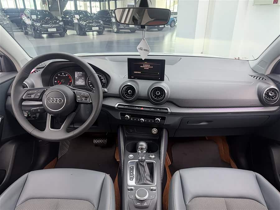 Audi Q2L 2020 car image #15