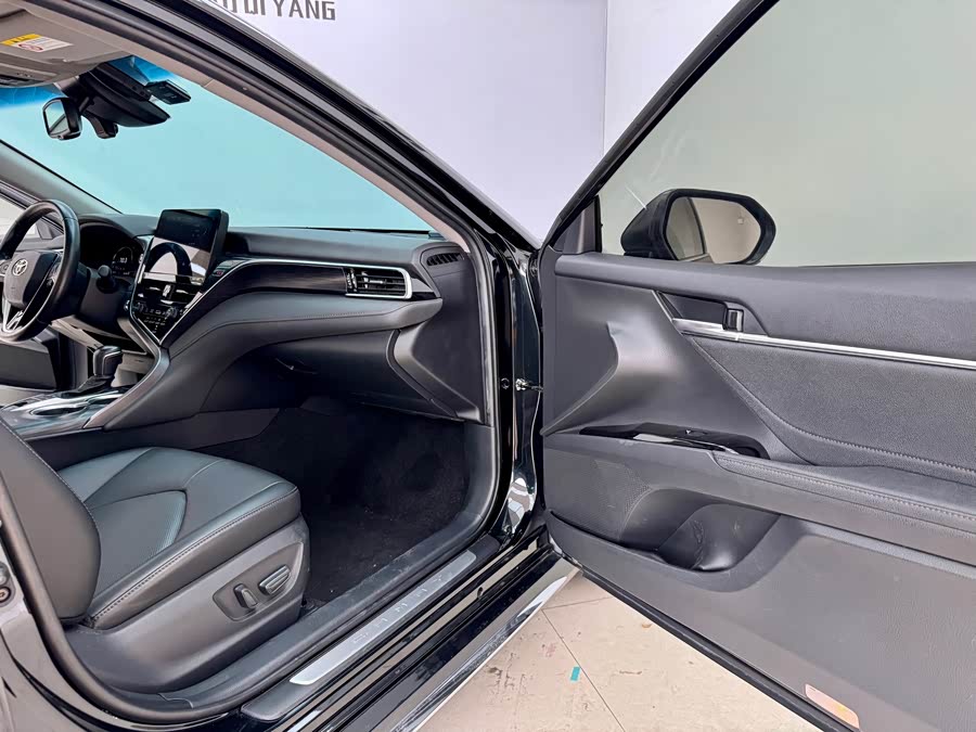 Toyota Camry 2023 car image #15