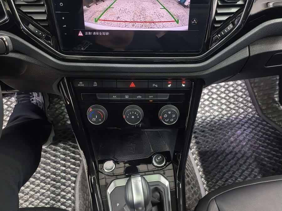 Volkswagen T-Roc 2022 car image #15