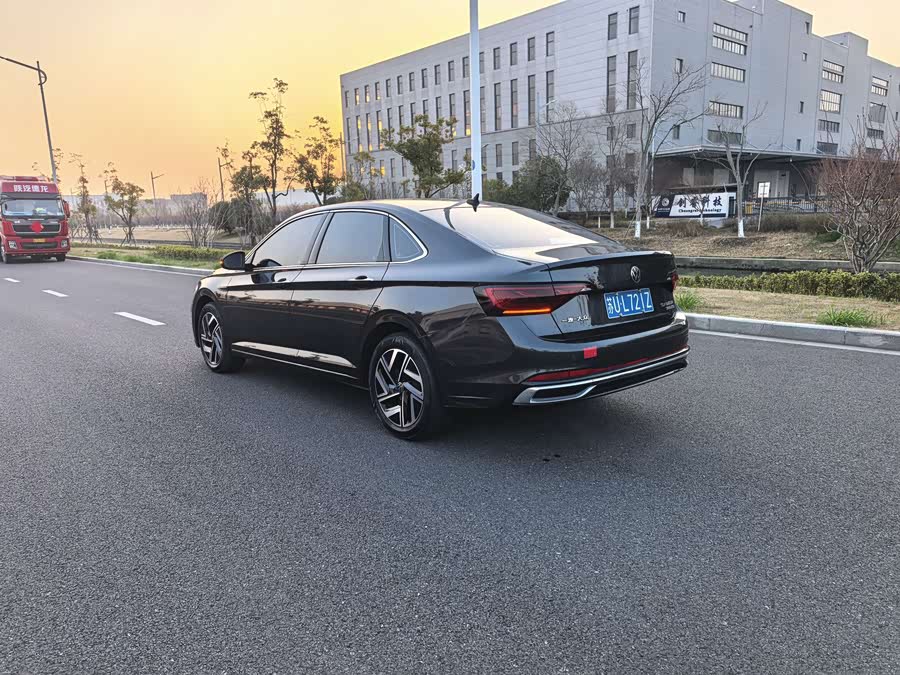 Volkswagen Sagitar 2023 car image #15