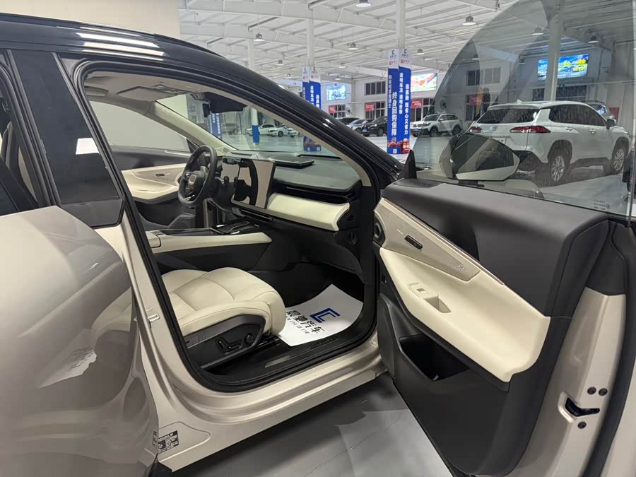 Lynk & Co 08 EM-P 2023 car image #15