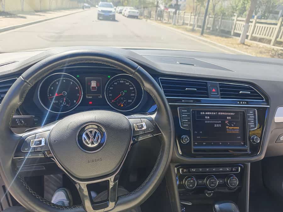 Volkswagen Tiguan L 2018 #15 Volkswagen Tiguan L 2018 car image #15