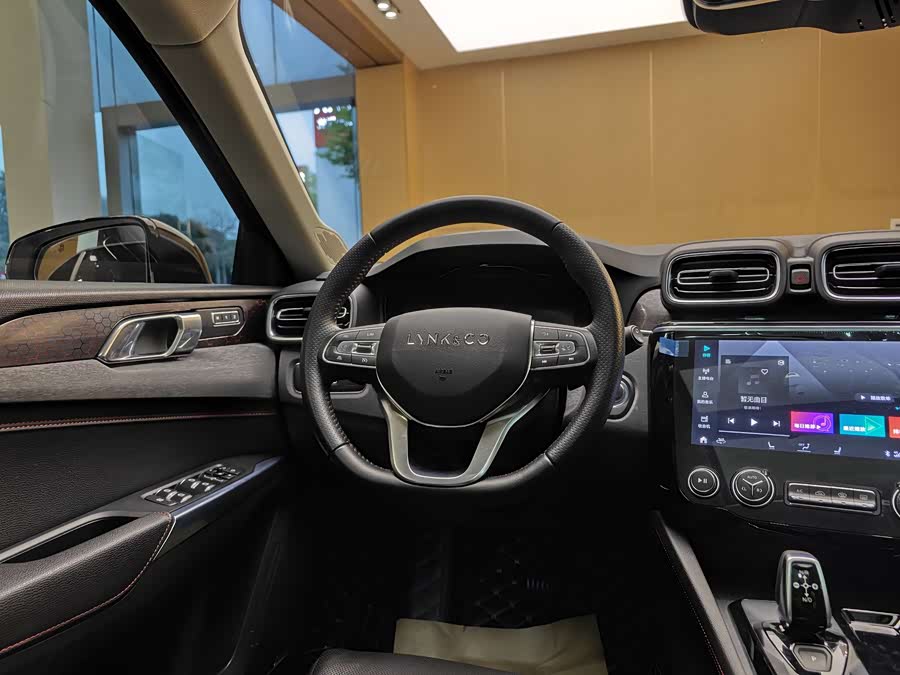 Lynk & Co 02 2019 #15 Lynk & Co 02 2019 car image #15