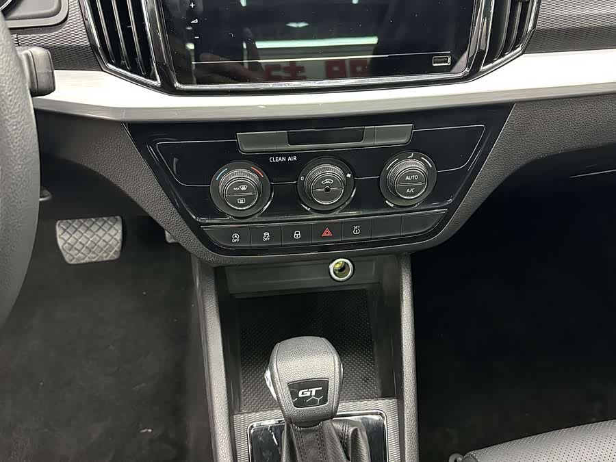 Skoda Kamiq 2023 изображение автомобиля #15