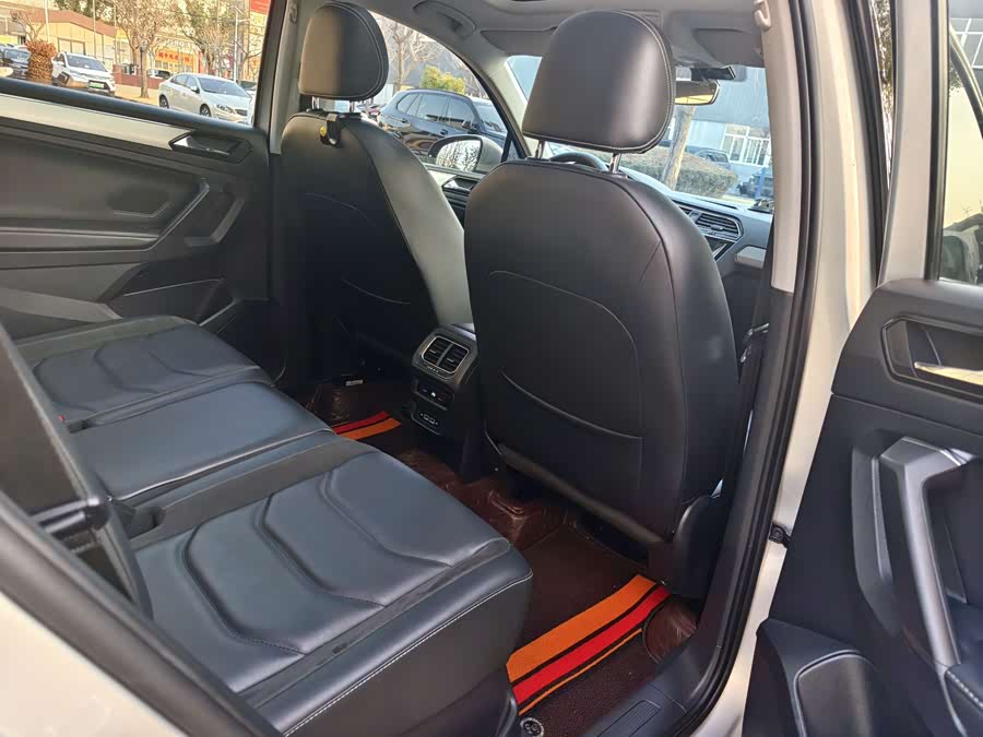 Volkswagen Tiguan L 2019 изображение автомобиля #15