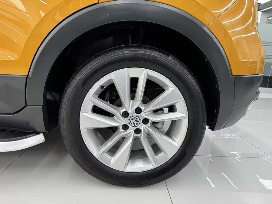 Volkswagen T-Cross 2020 car image #15