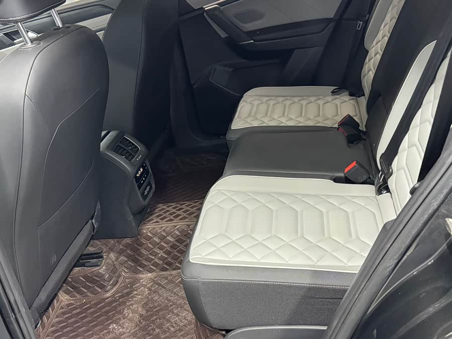 Volkswagen Tayron 2023 immagine di auto #15