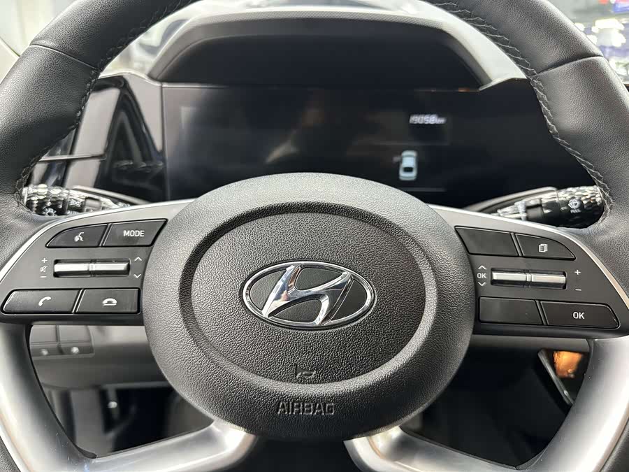Hyundai Elantra 2023 immagine di auto #15