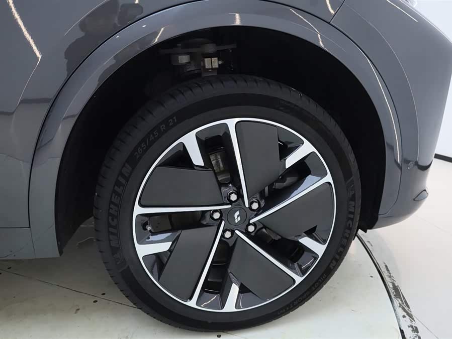 Li L7 2025 immagine di auto #15