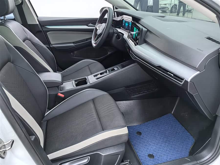 Volkswagen Golf 2020 car image #15