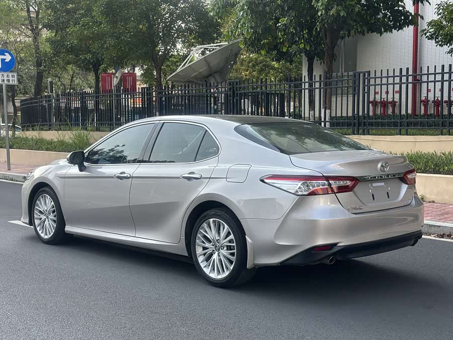 Toyota Camry 2020 immagine di auto #15