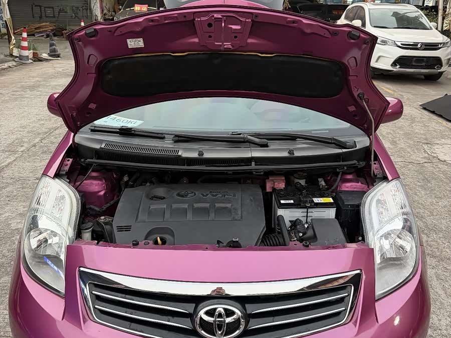 Toyota Yaris 2012 изображение автомобиля #15