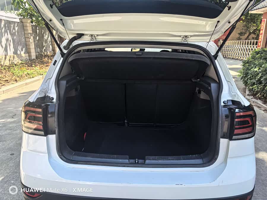 Volkswagen T-Cross 2023 car image #15