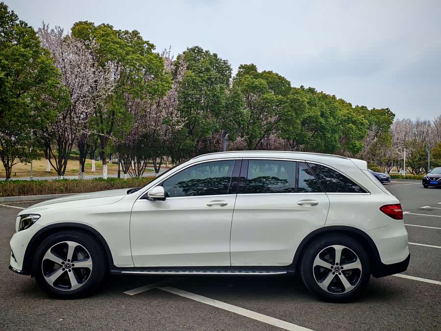 Mercedes-Benz GLC Class 2018 صورة سيارة #15