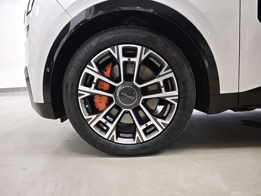 Lynk & Co 900 2025 car image #15