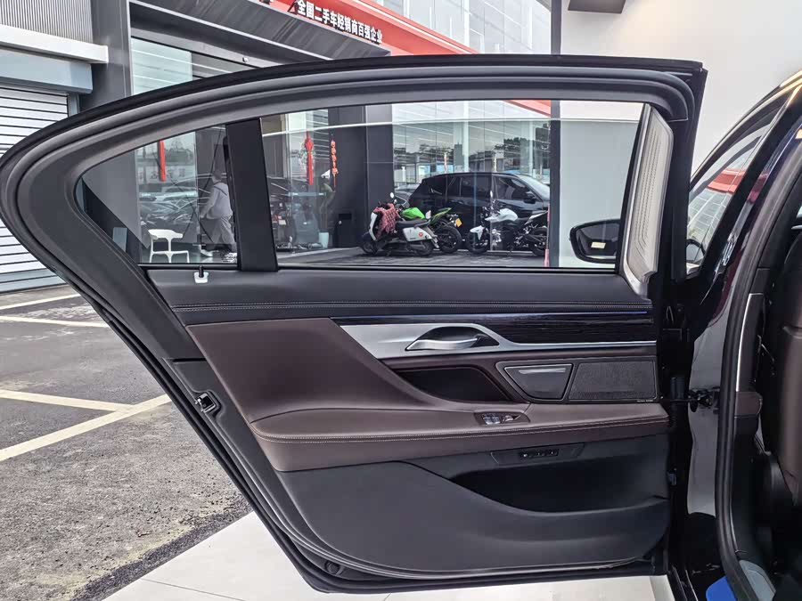 BMW 7 Series 2022 car image #15