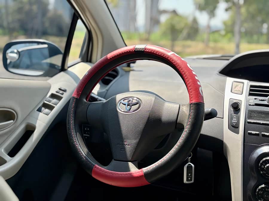 Yaris 2011 immagine di auto #15